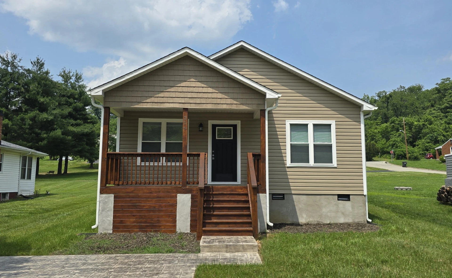 216 Franklin AVE
