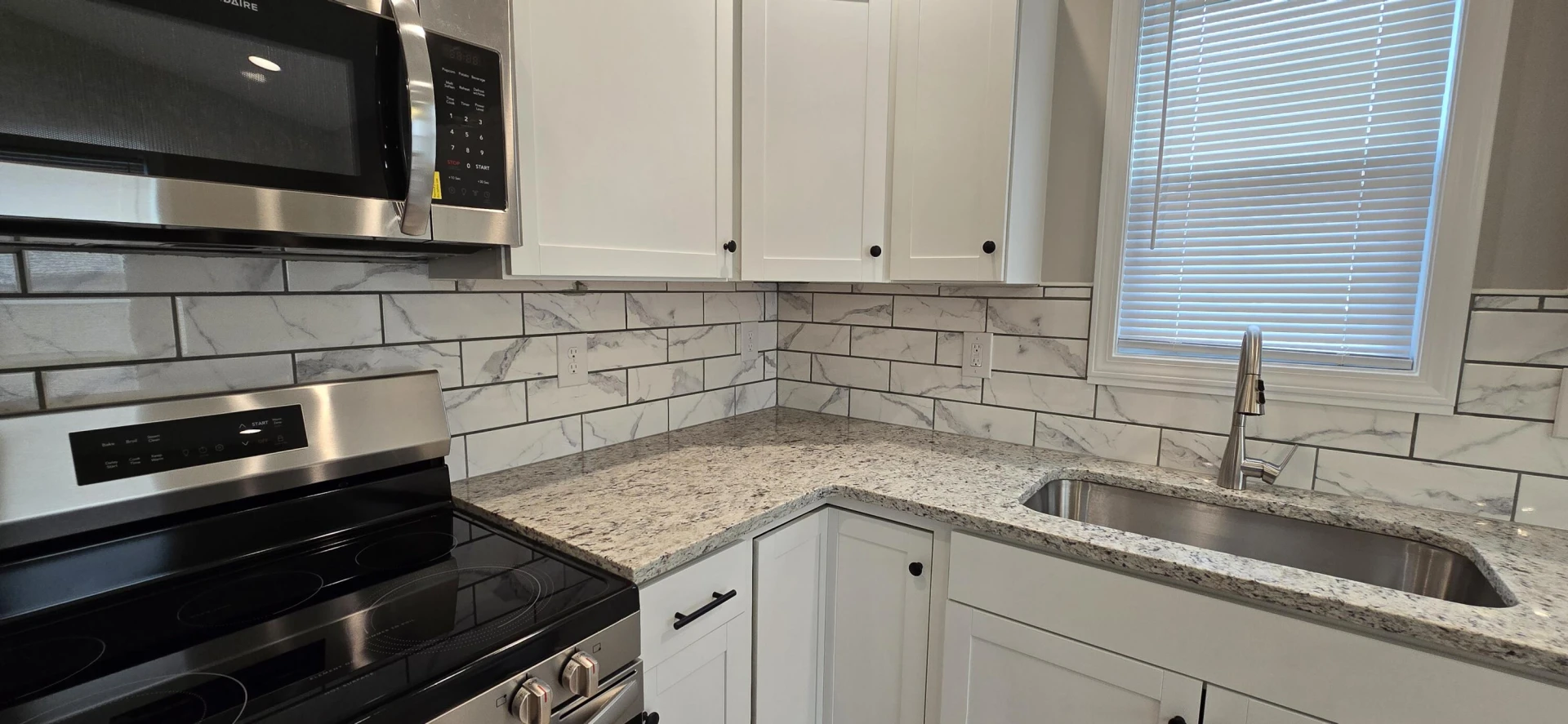 216 Franklin AVE - Photo 3