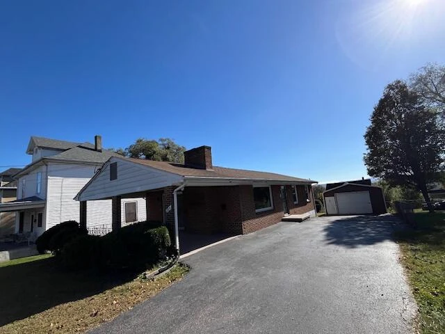 1910 Mercer AVE NW - Photo 3