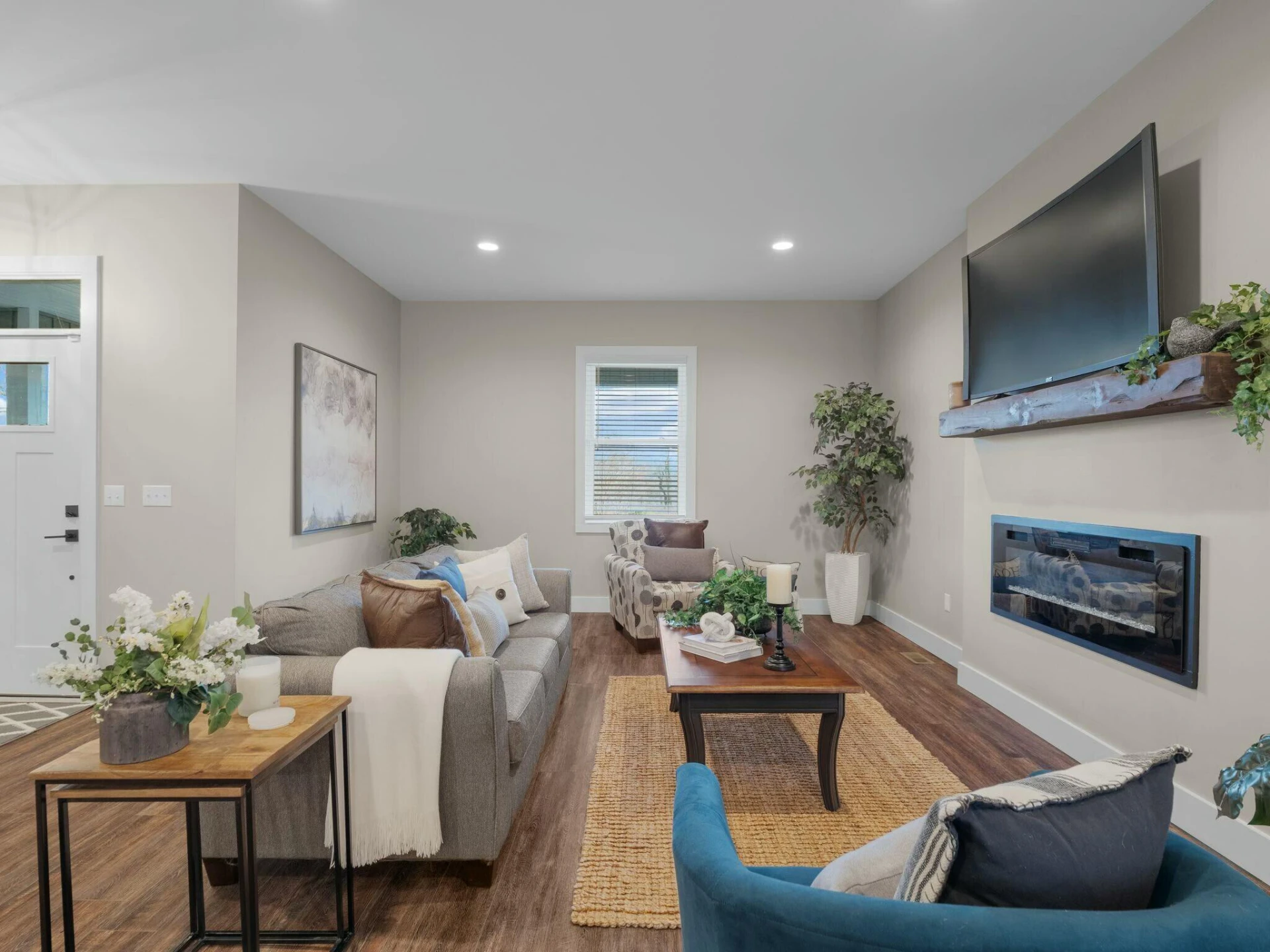 230 Diamond AVE - Photo 8