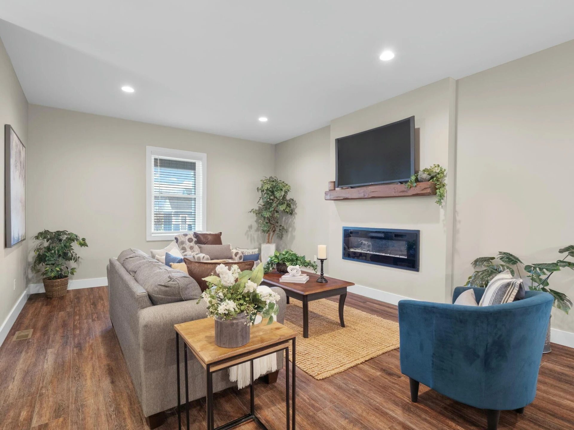 230 Diamond AVE - Photo 9