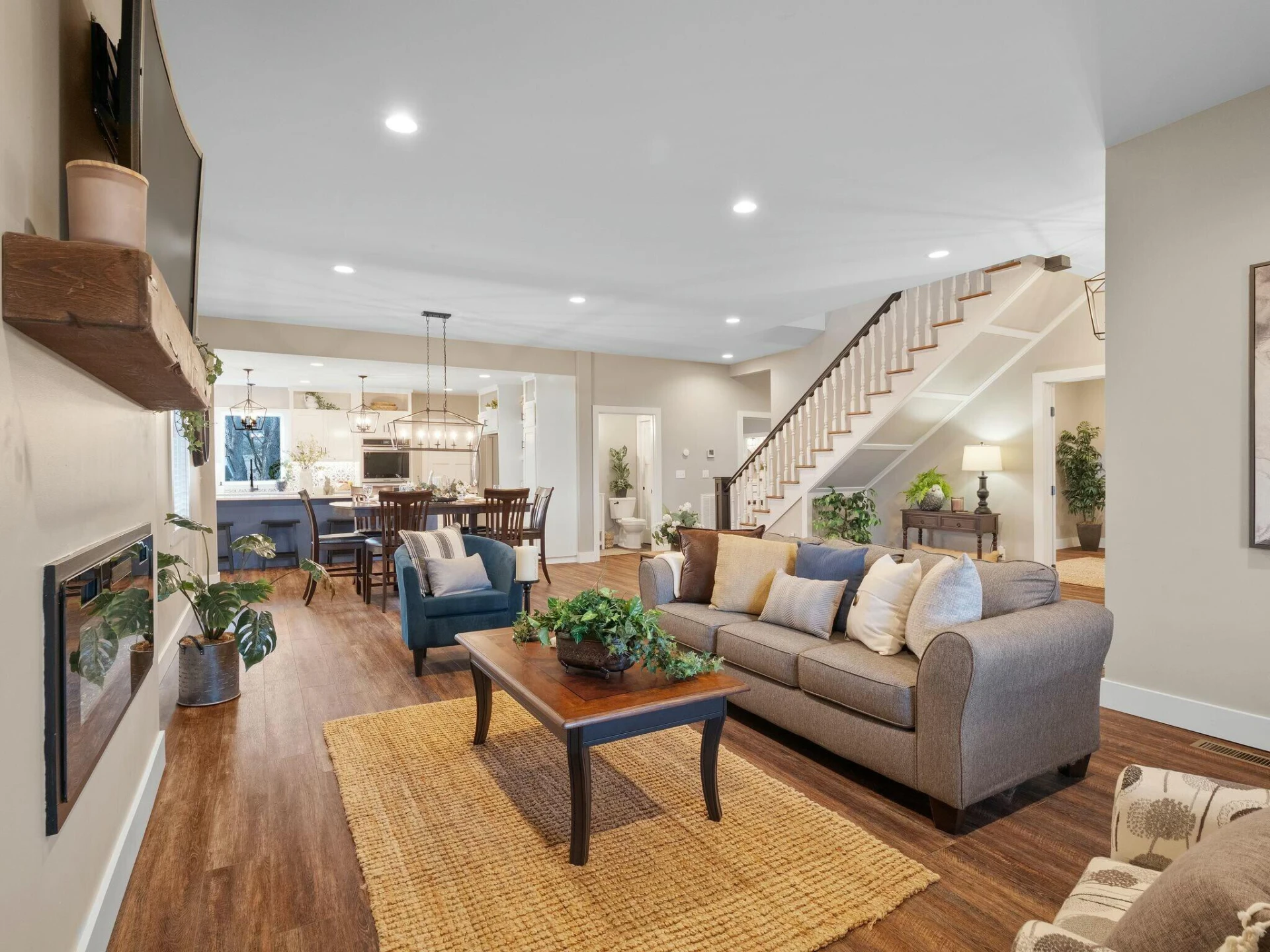 230 Diamond AVE - Photo 11