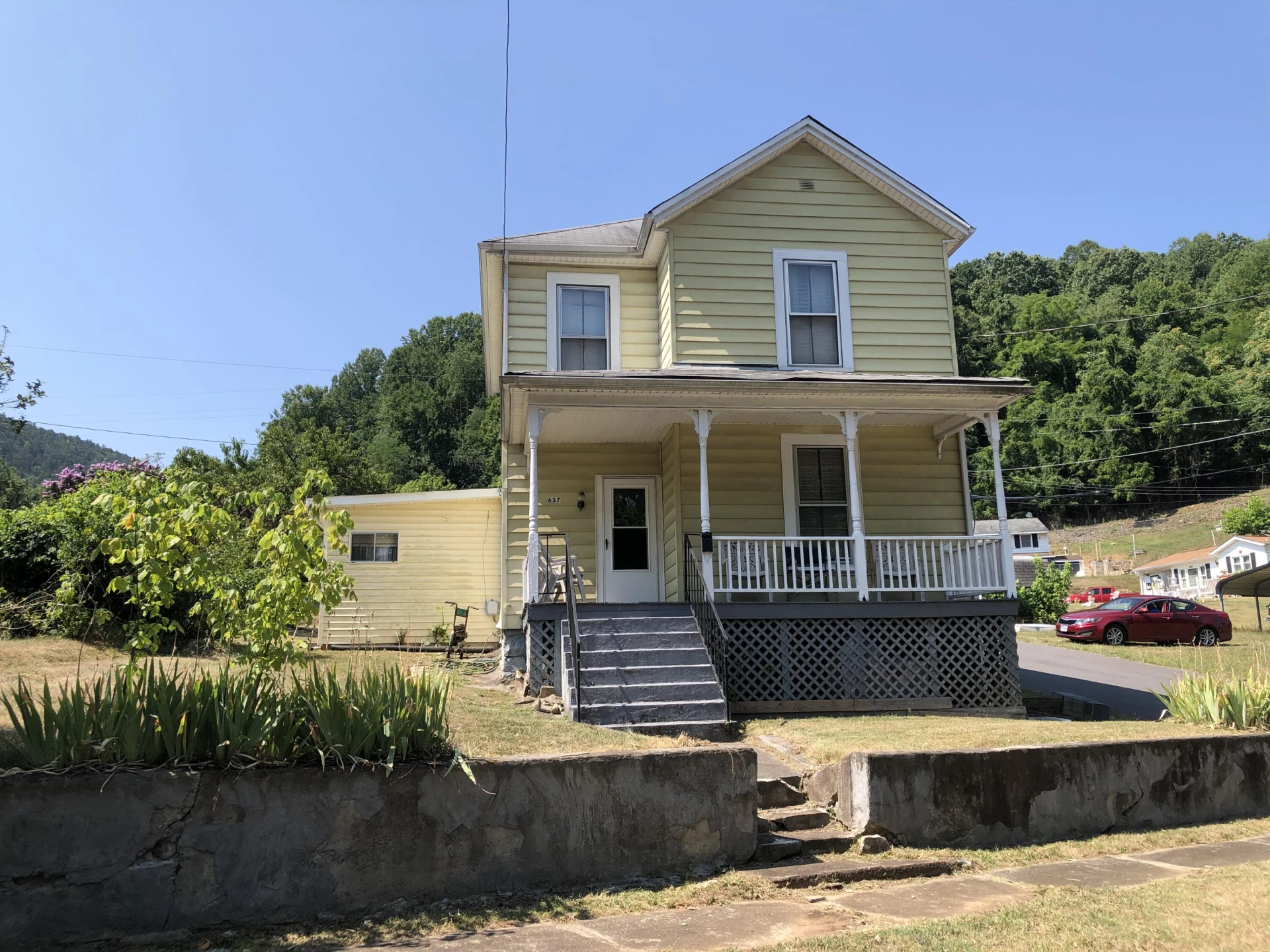 637 Verge ST - Photo 2