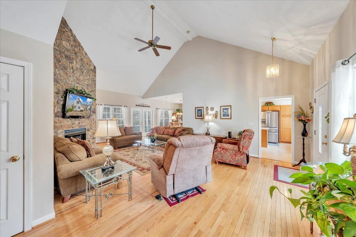 120 Lakecrest DR - Photo 14