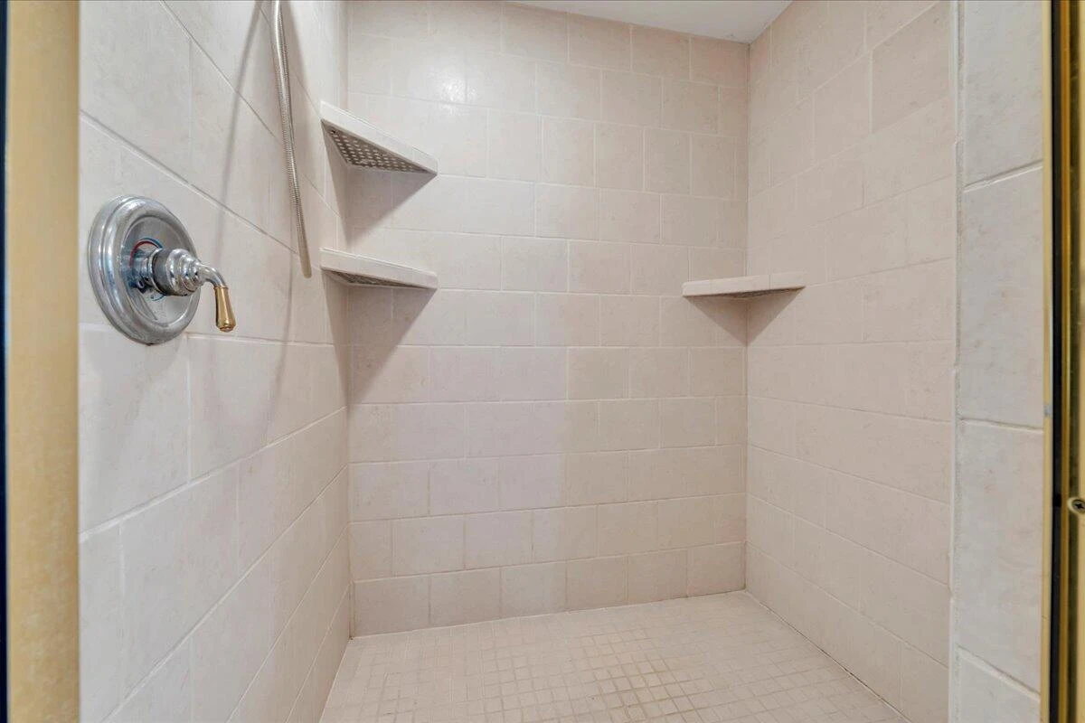120 Lakecrest DR - Photo 38