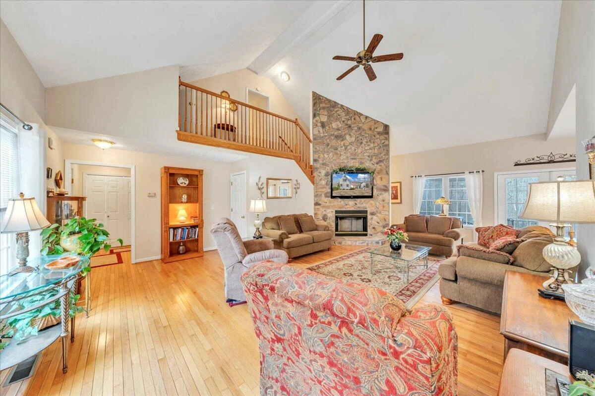 120 Lakecrest DR - Photo 9
