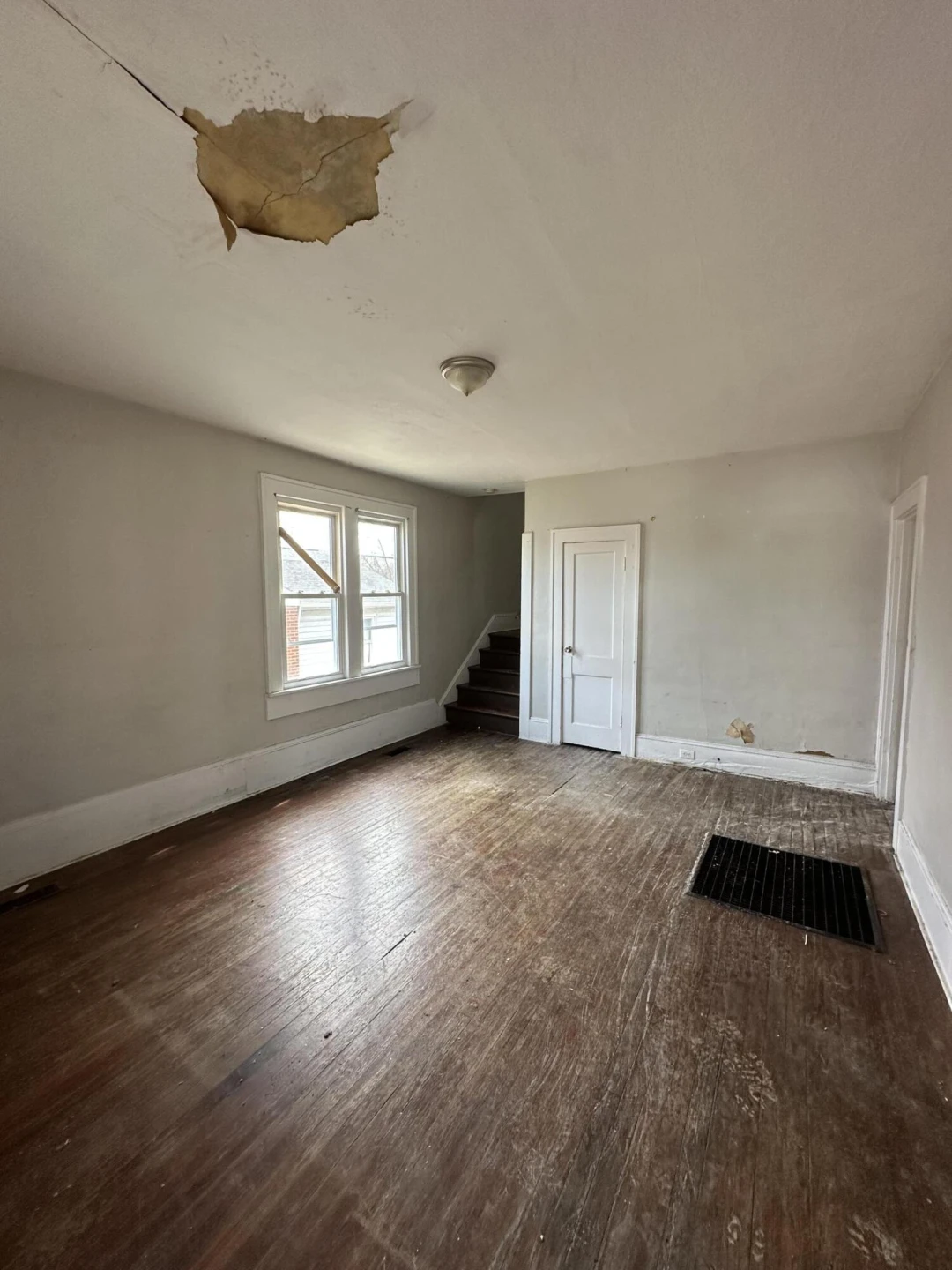 1224 Thomas AVE NW - Photo 2