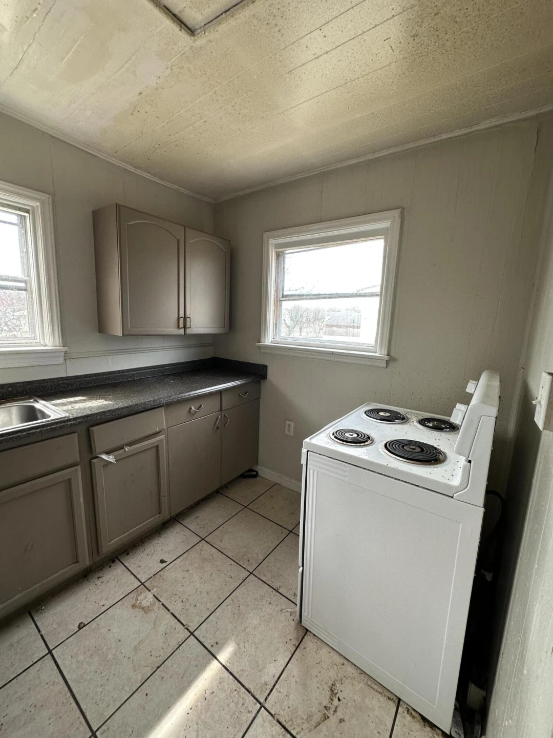 1224 Thomas AVE NW - Photo 5