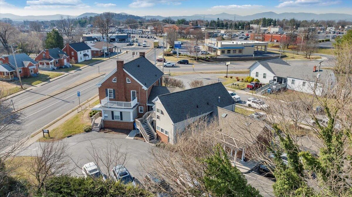 5034 Williamson RD NW - Photo 3