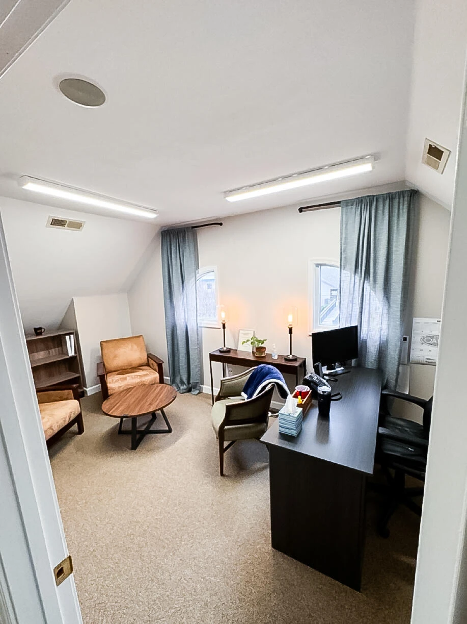 5034 Williamson RD NW - Photo 6