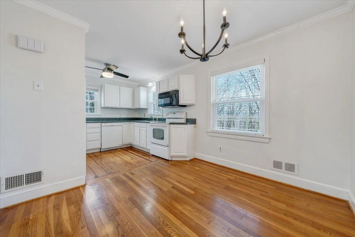 2937 Oak Crest AVE SW - Photo 12