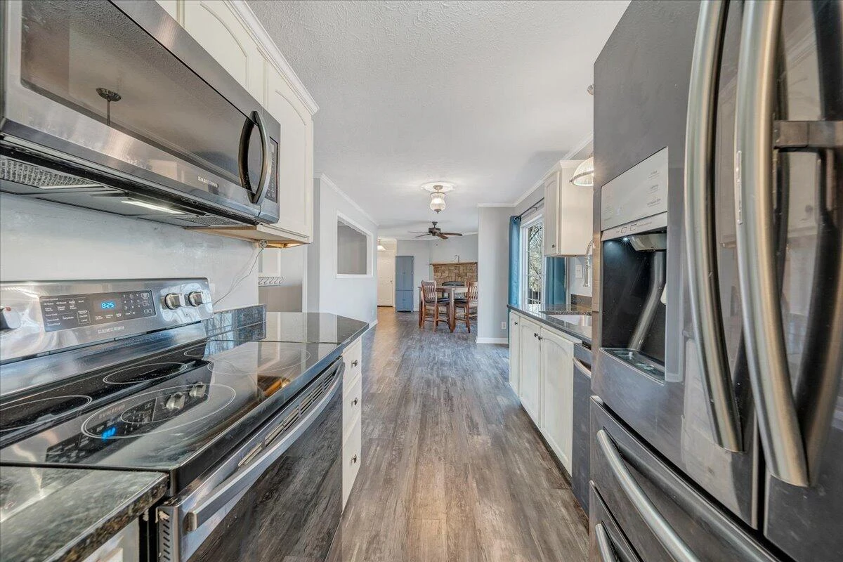 1309 Gate LN - Photo 11