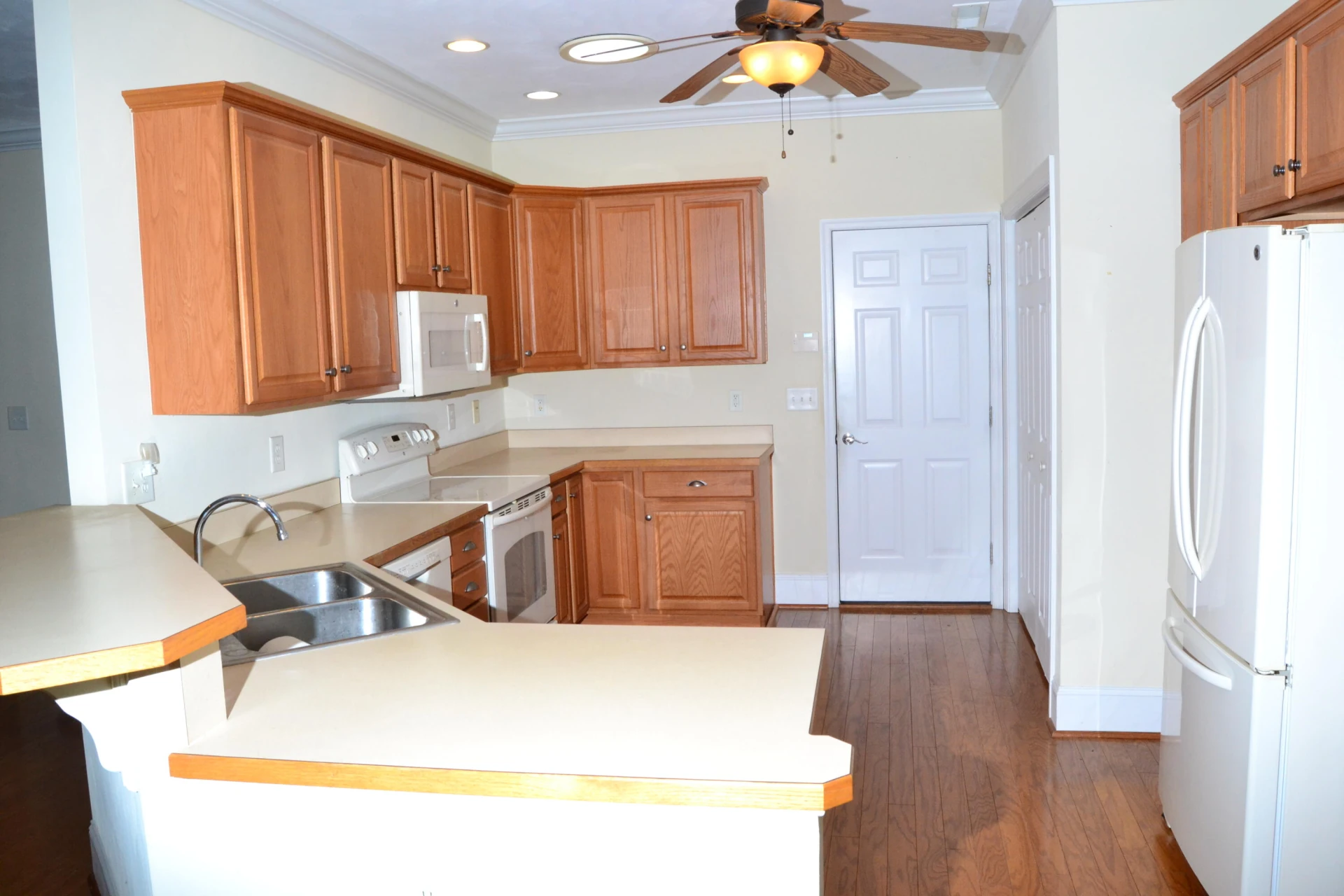 1112 Gaston DR - Photo 12