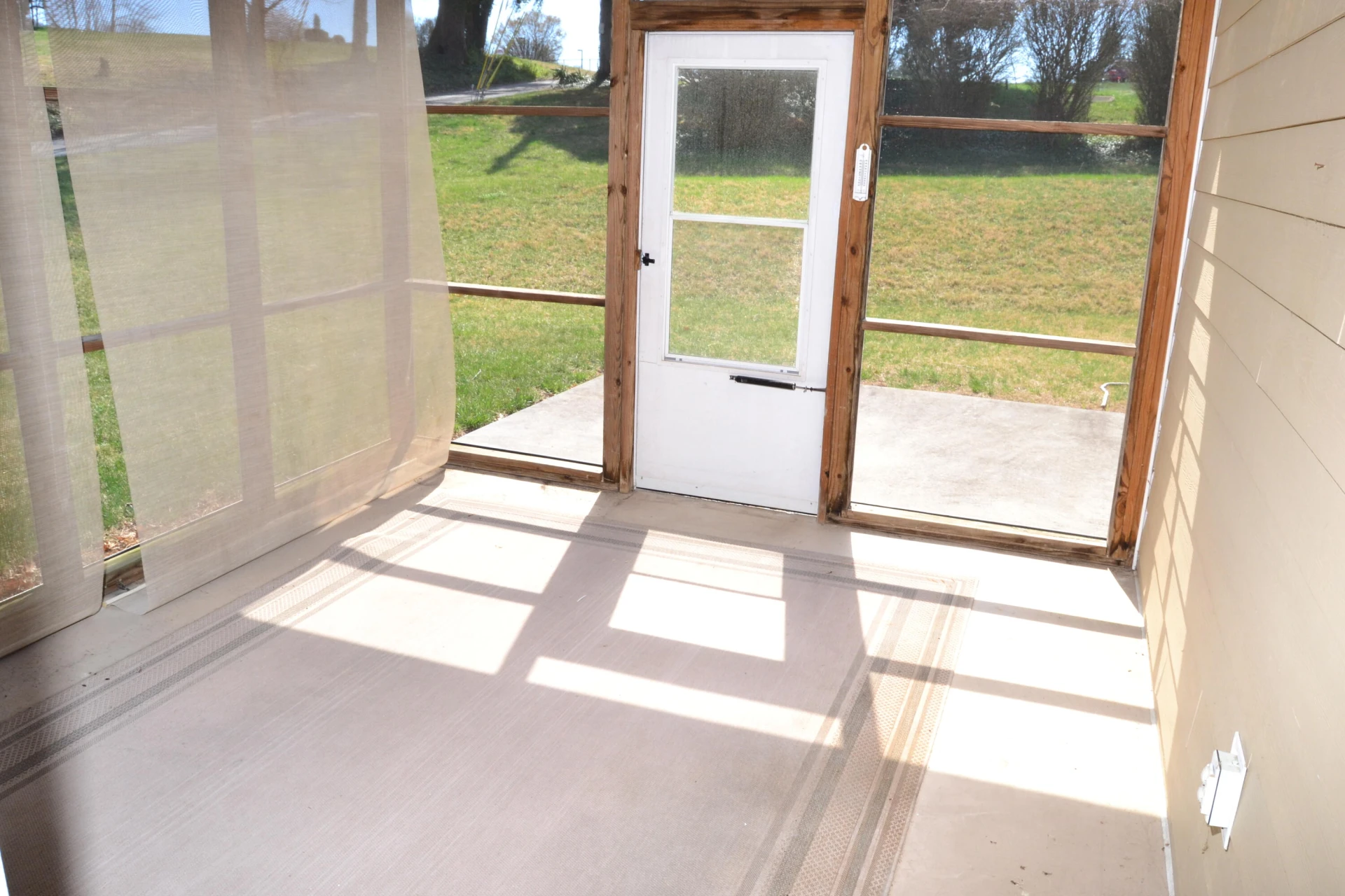 1112 Gaston DR - Photo 14
