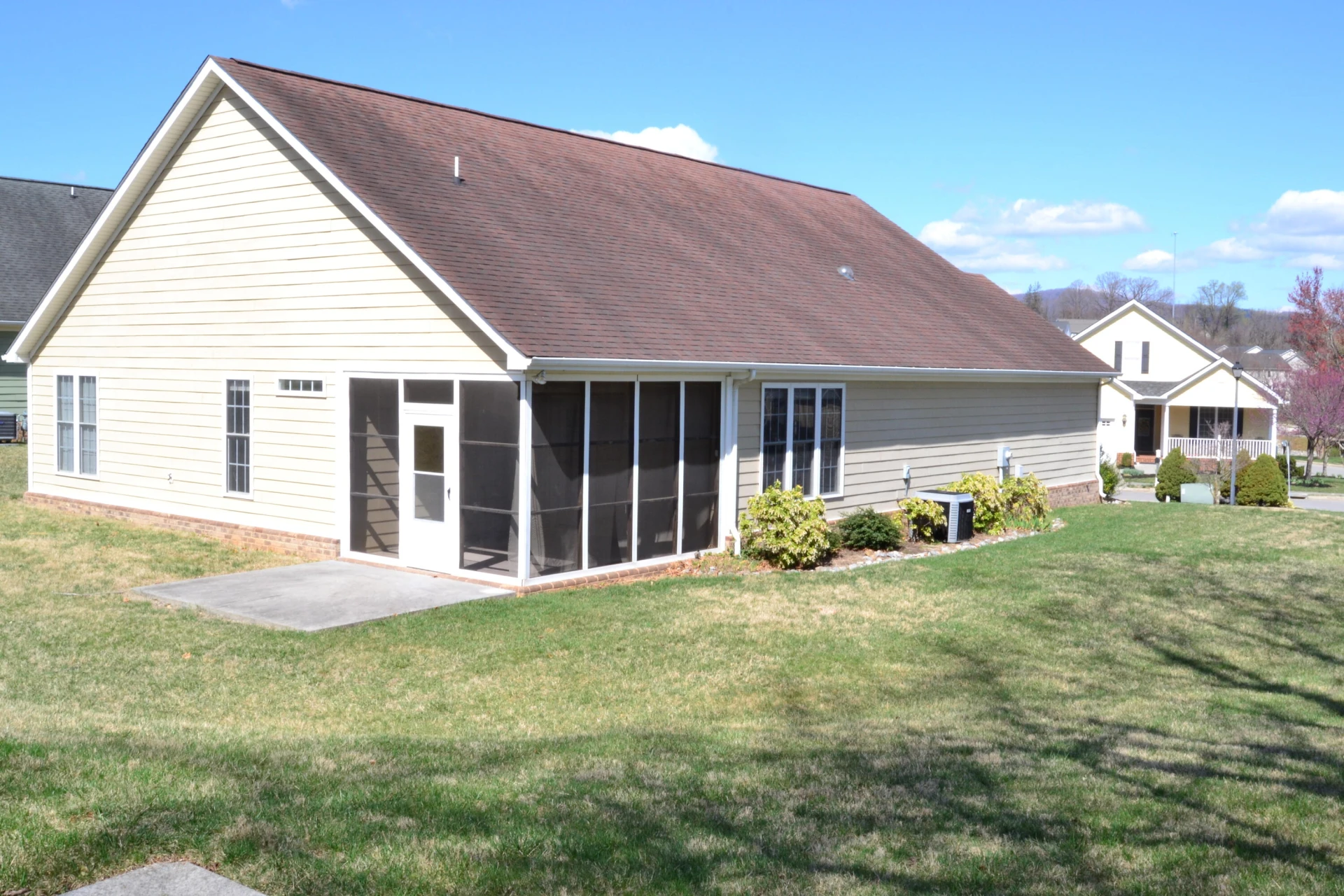 1112 Gaston DR - Photo 2