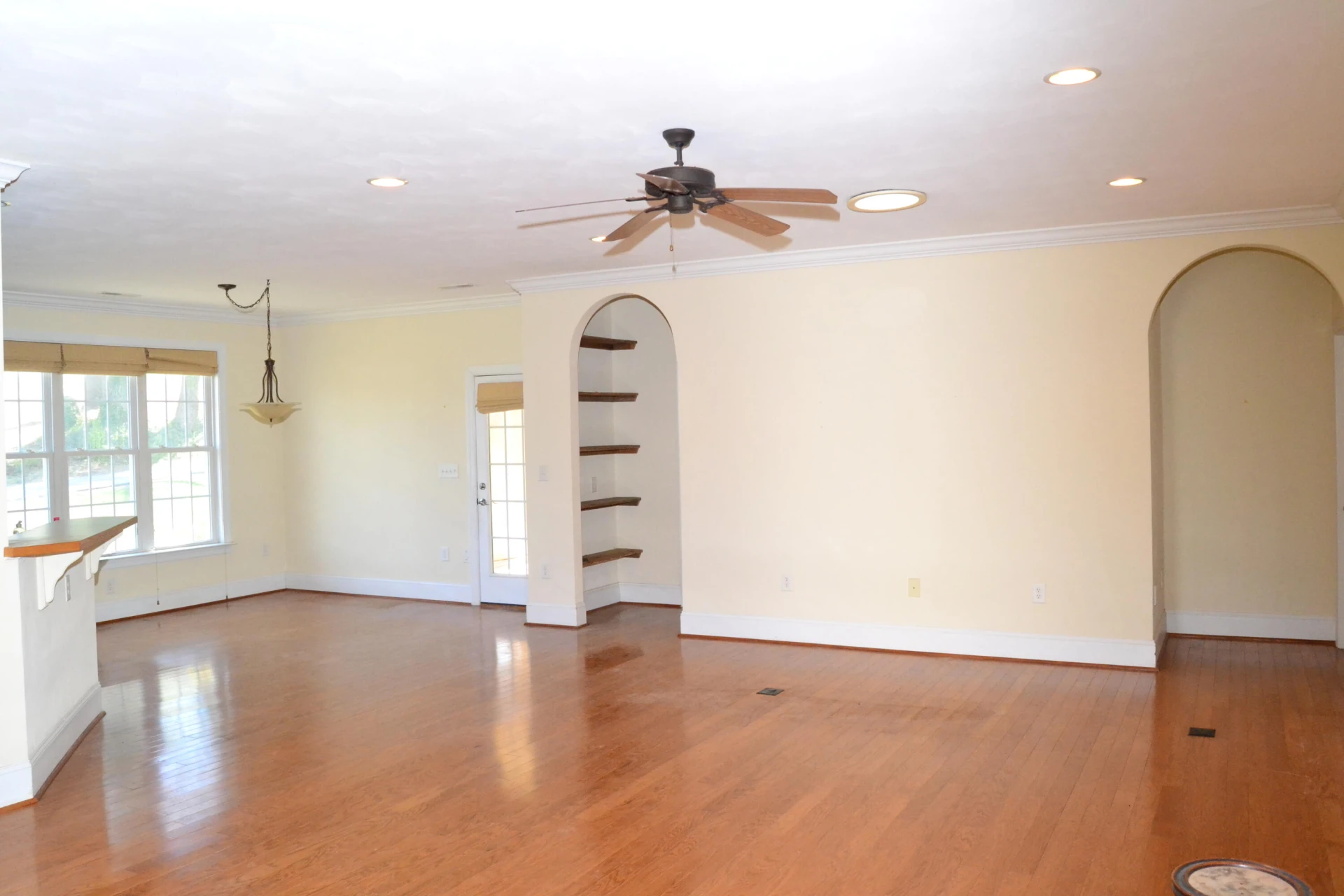 1112 Gaston DR - Photo 3