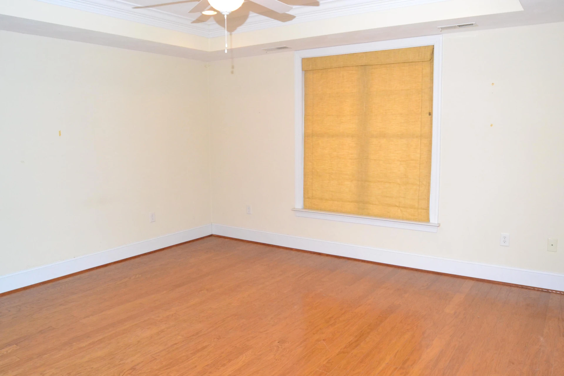 1112 Gaston DR - Photo 4