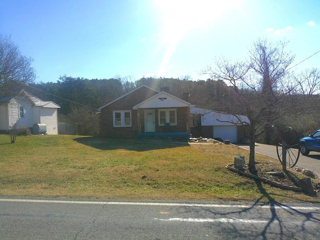 1042 Barrows Mill RD