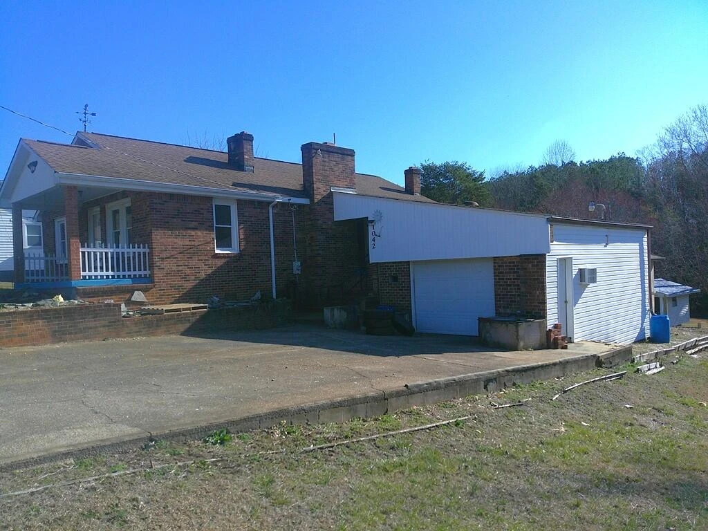 1042 Barrows Mill RD - Photo 2
