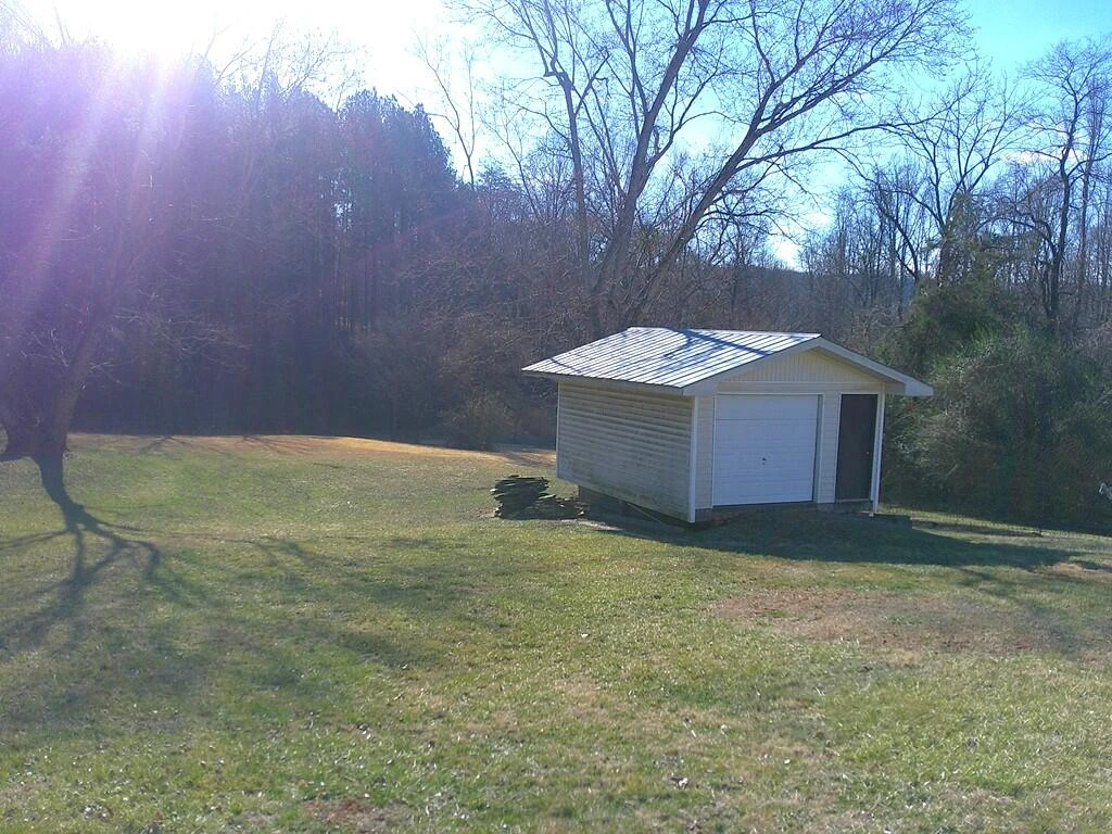 1042 Barrows Mill RD - Photo 3