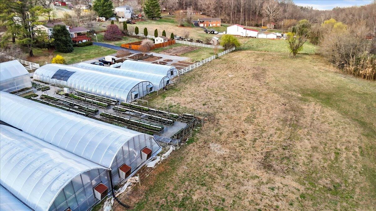 1356 Coopers Cove RD - Photo 101