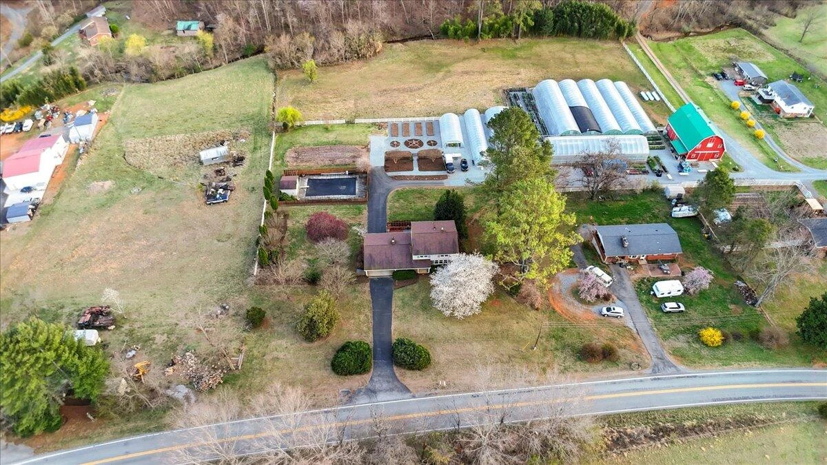 1356 Coopers Cove RD - Photo 105