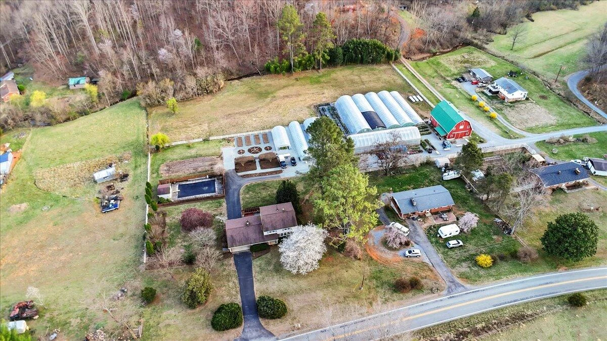 1356 Coopers Cove RD - Photo 106