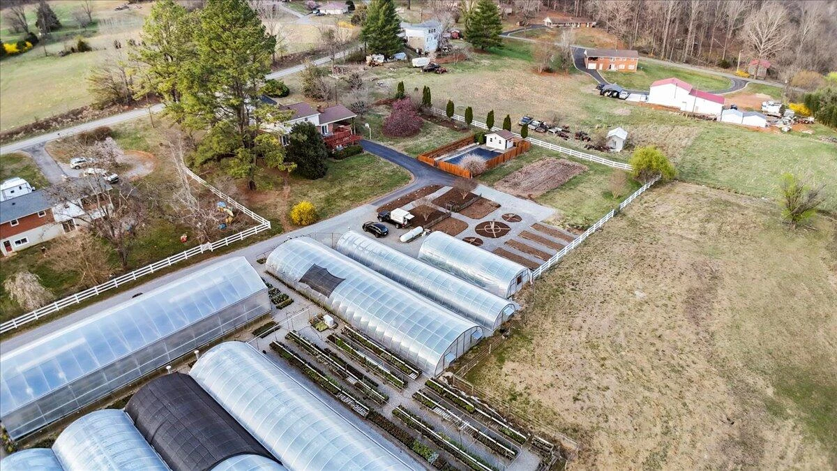 1356 Coopers Cove RD - Photo 109