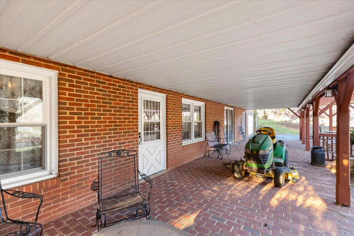 1356 Coopers Cove RD - Photo 168