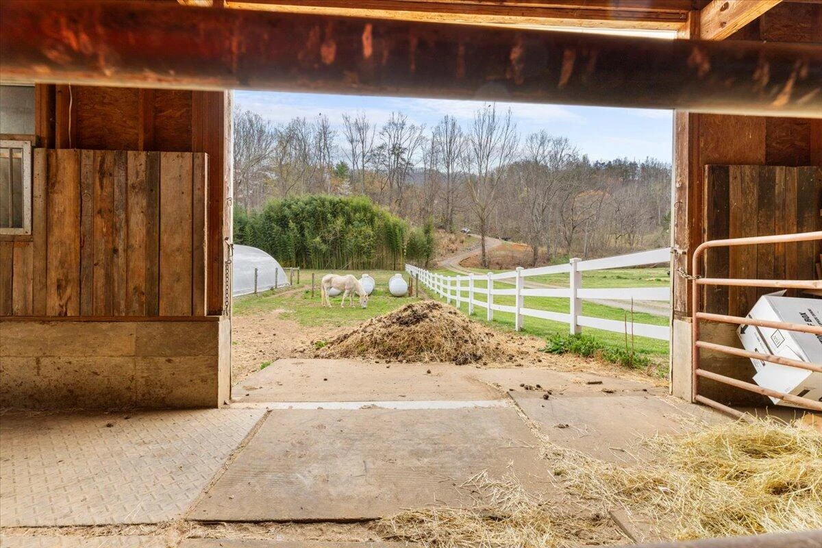 1356 Coopers Cove RD - Photo 21