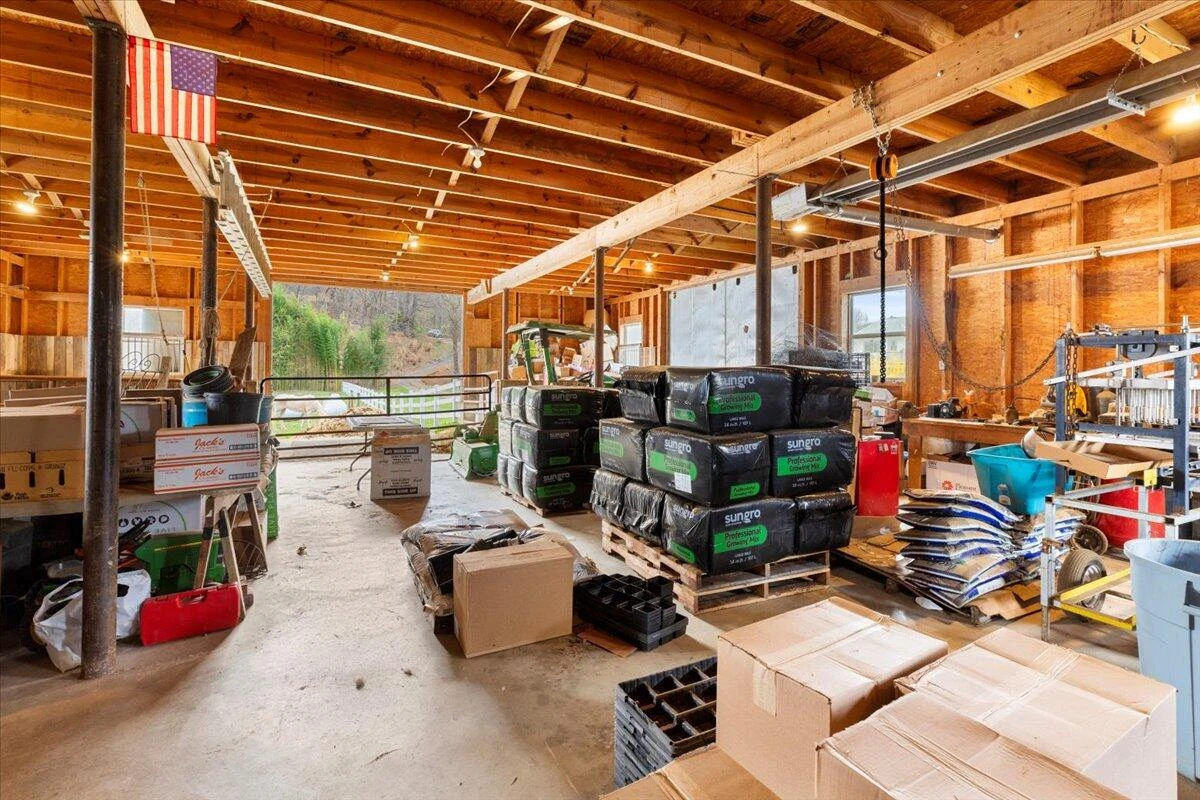 1356 Coopers Cove RD - Photo 24
