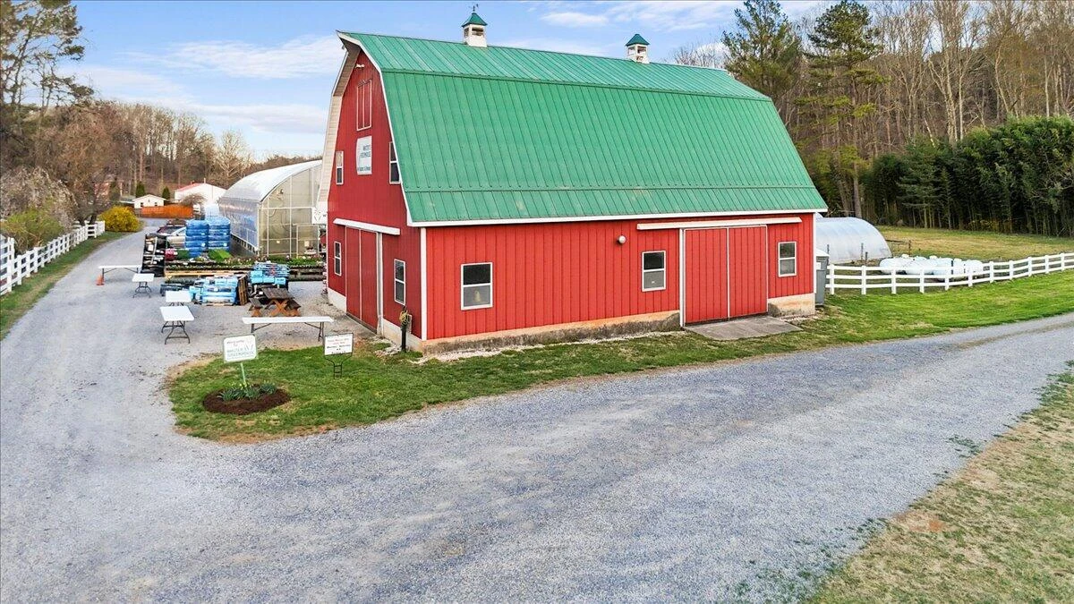 1356 Coopers Cove RD - Photo 25
