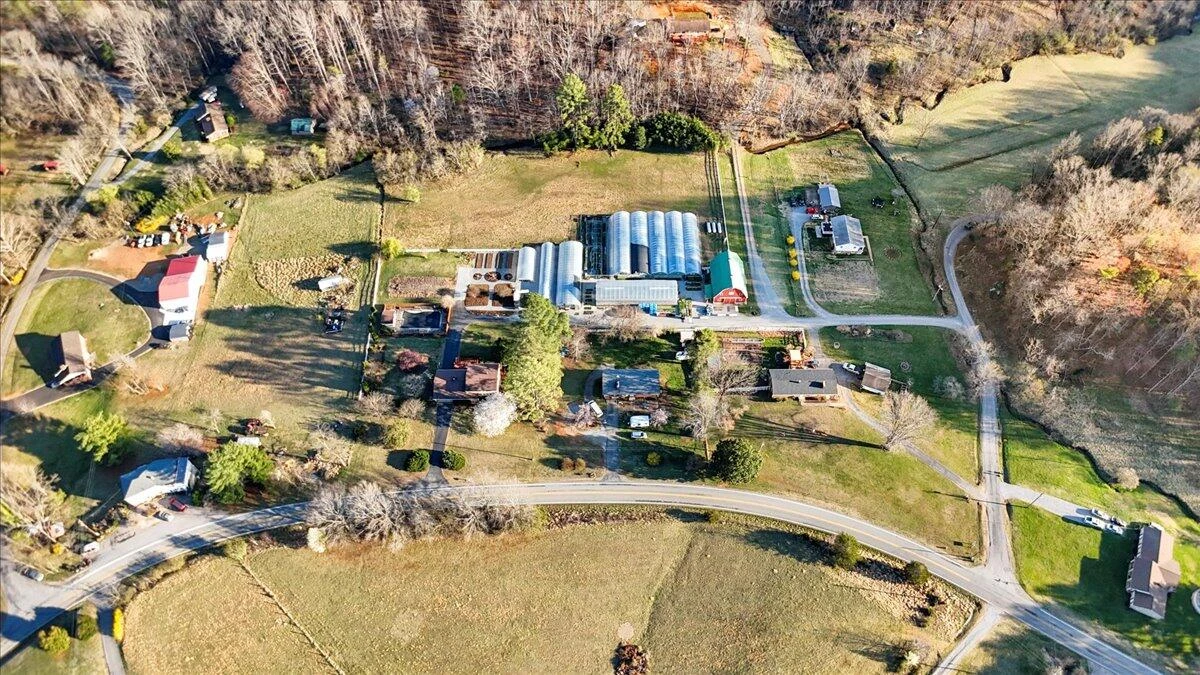 1356 Coopers Cove RD - Photo 99