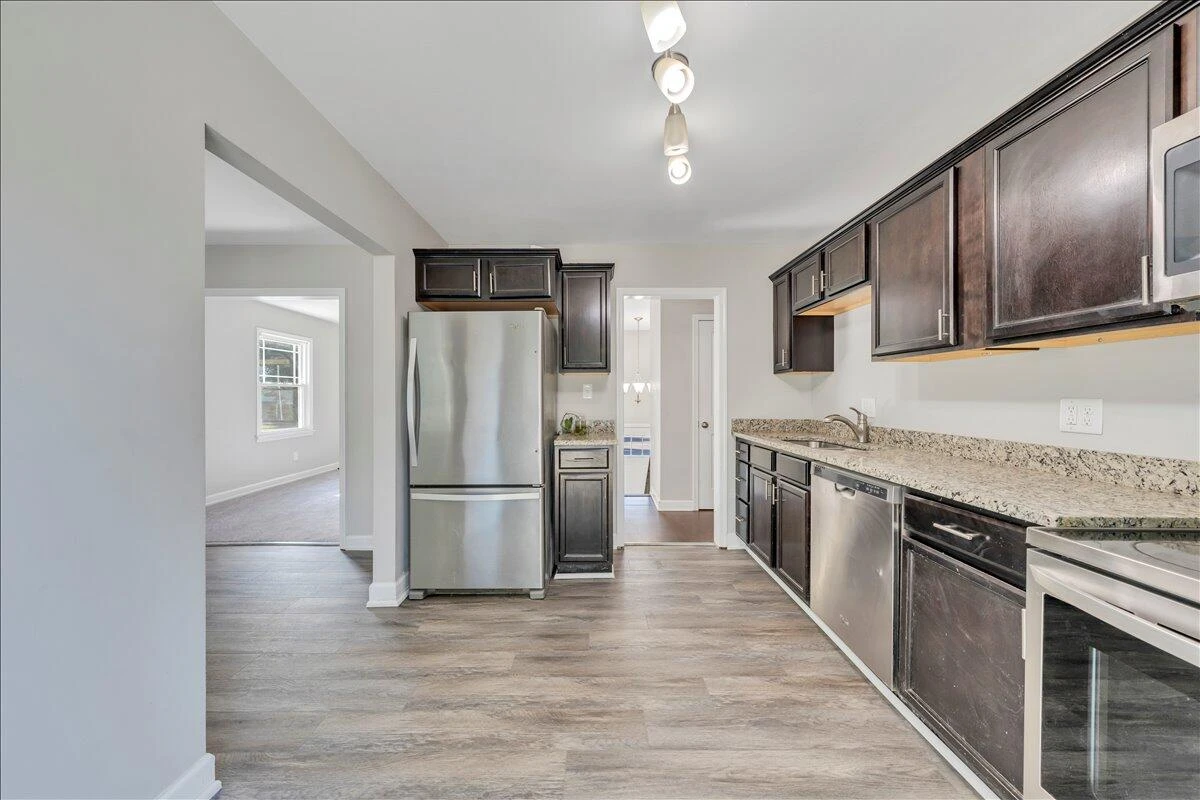 1048 Grove LN - Photo 13