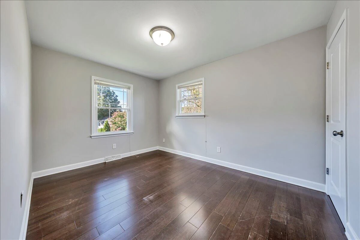 1048 Grove LN - Photo 15