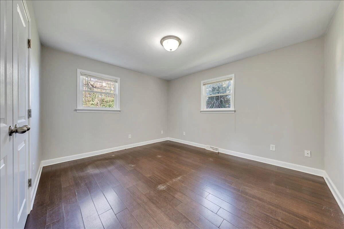 1048 Grove LN - Photo 17