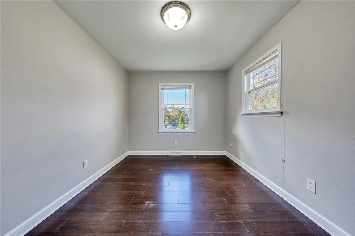 1048 Grove LN - Photo 19