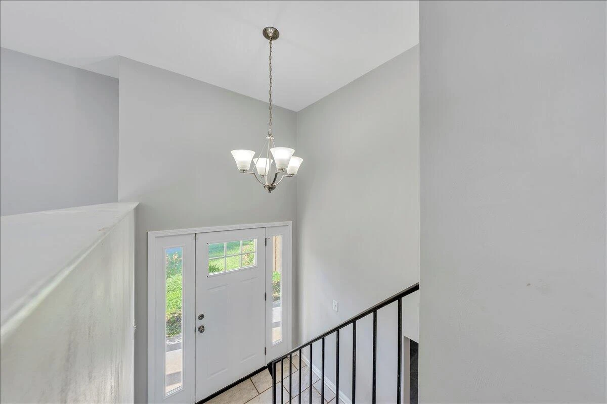1048 Grove LN - Photo 20