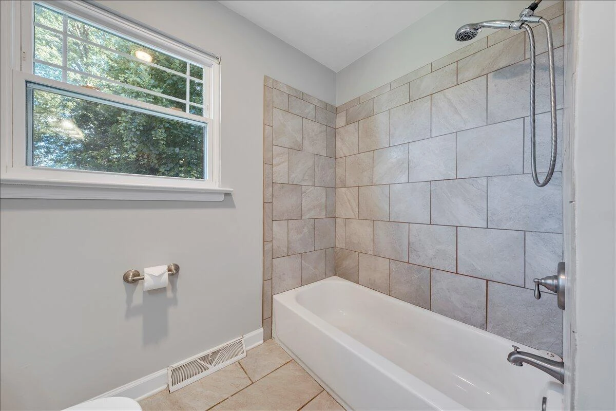1048 Grove LN - Photo 26