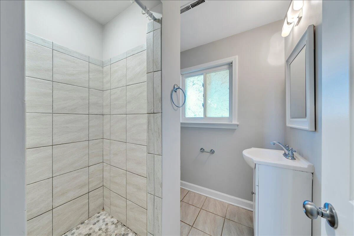 1048 Grove LN - Photo 30