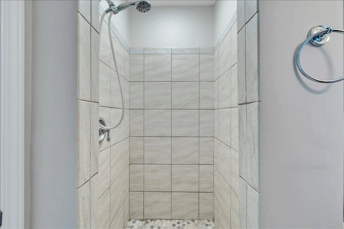1048 Grove LN - Photo 31