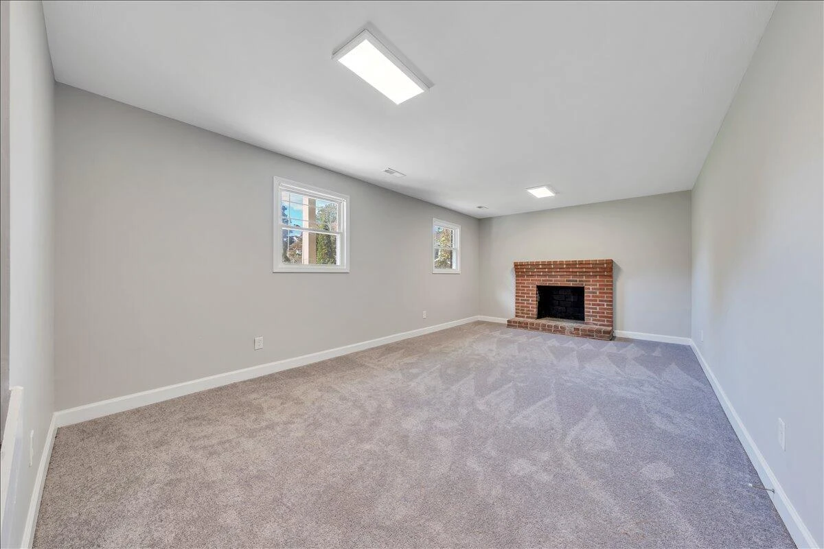 1048 Grove LN - Photo 33