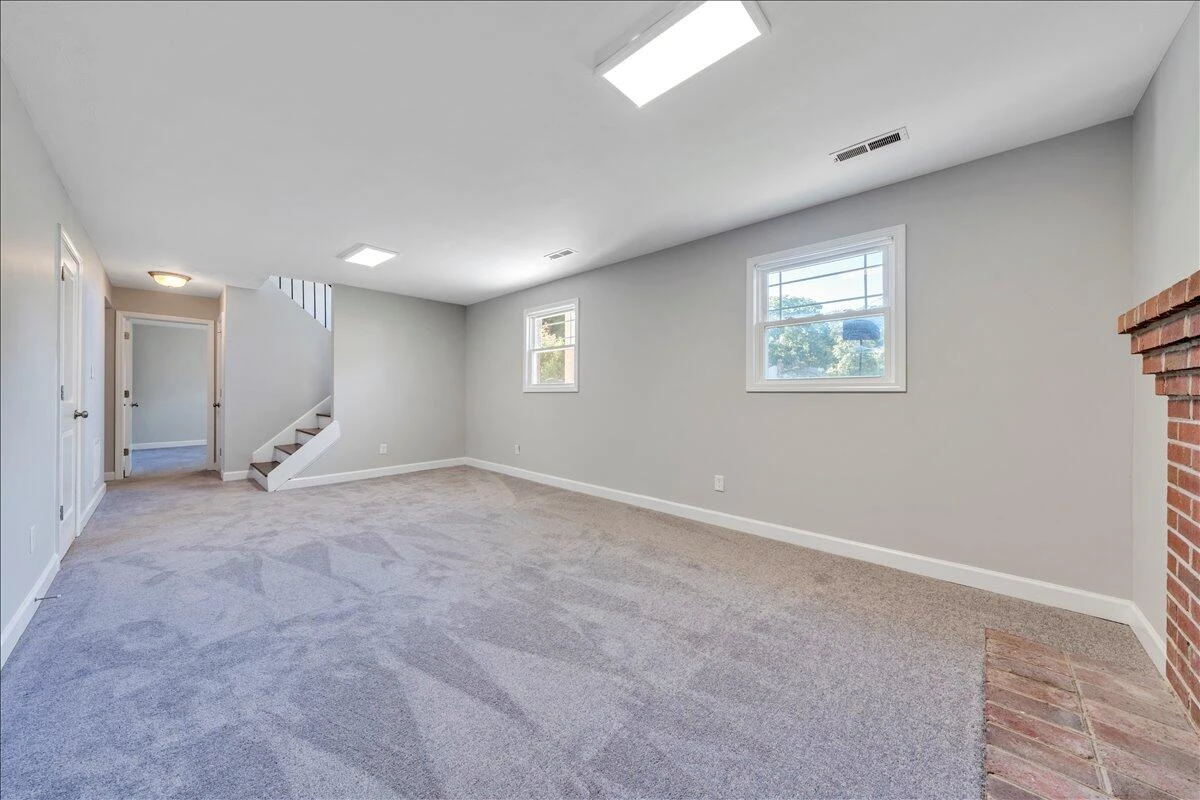 1048 Grove LN - Photo 34