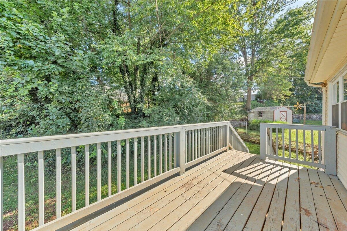 1048 Grove LN - Photo 35