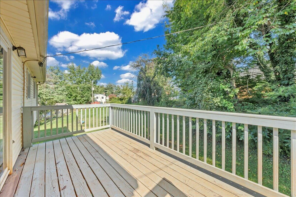 1048 Grove LN - Photo 36