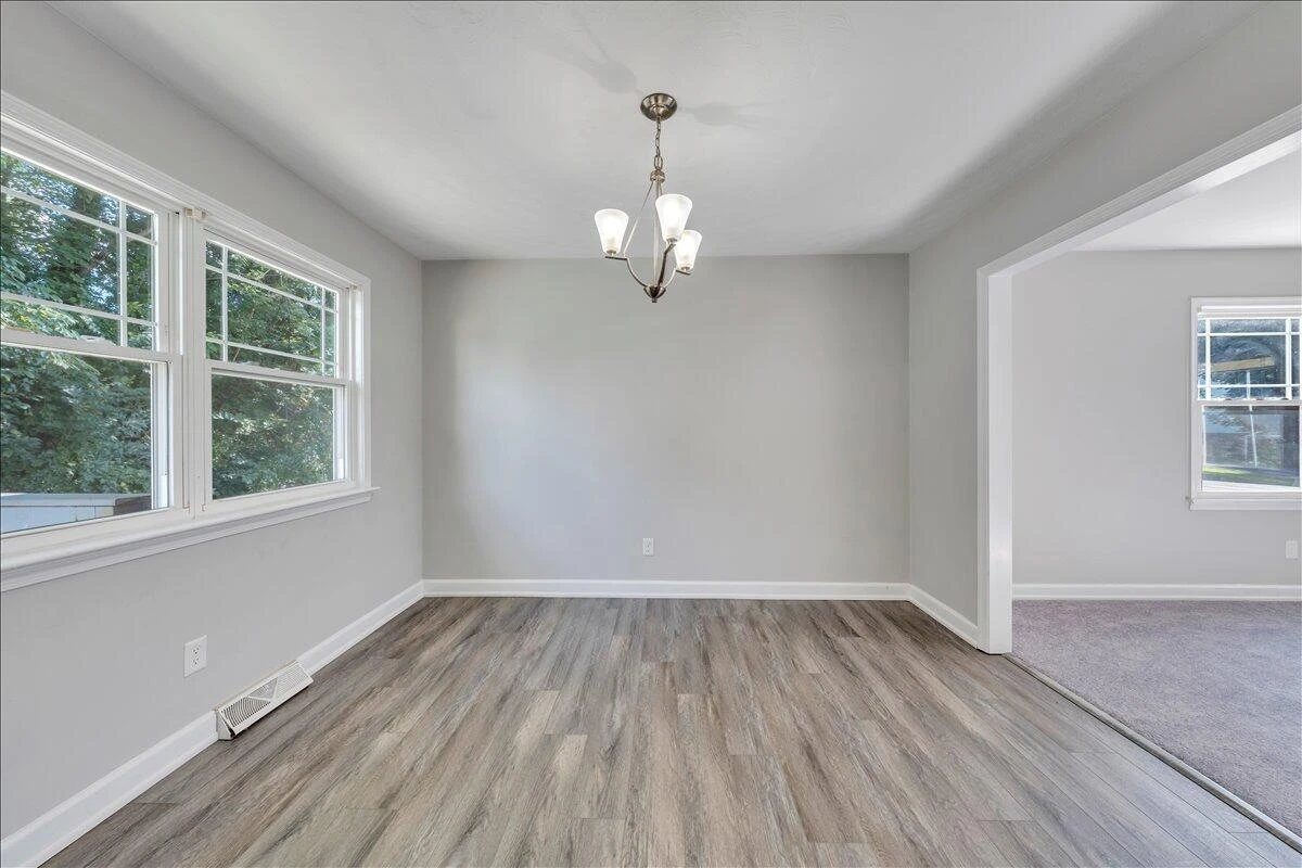 1048 Grove LN - Photo 7