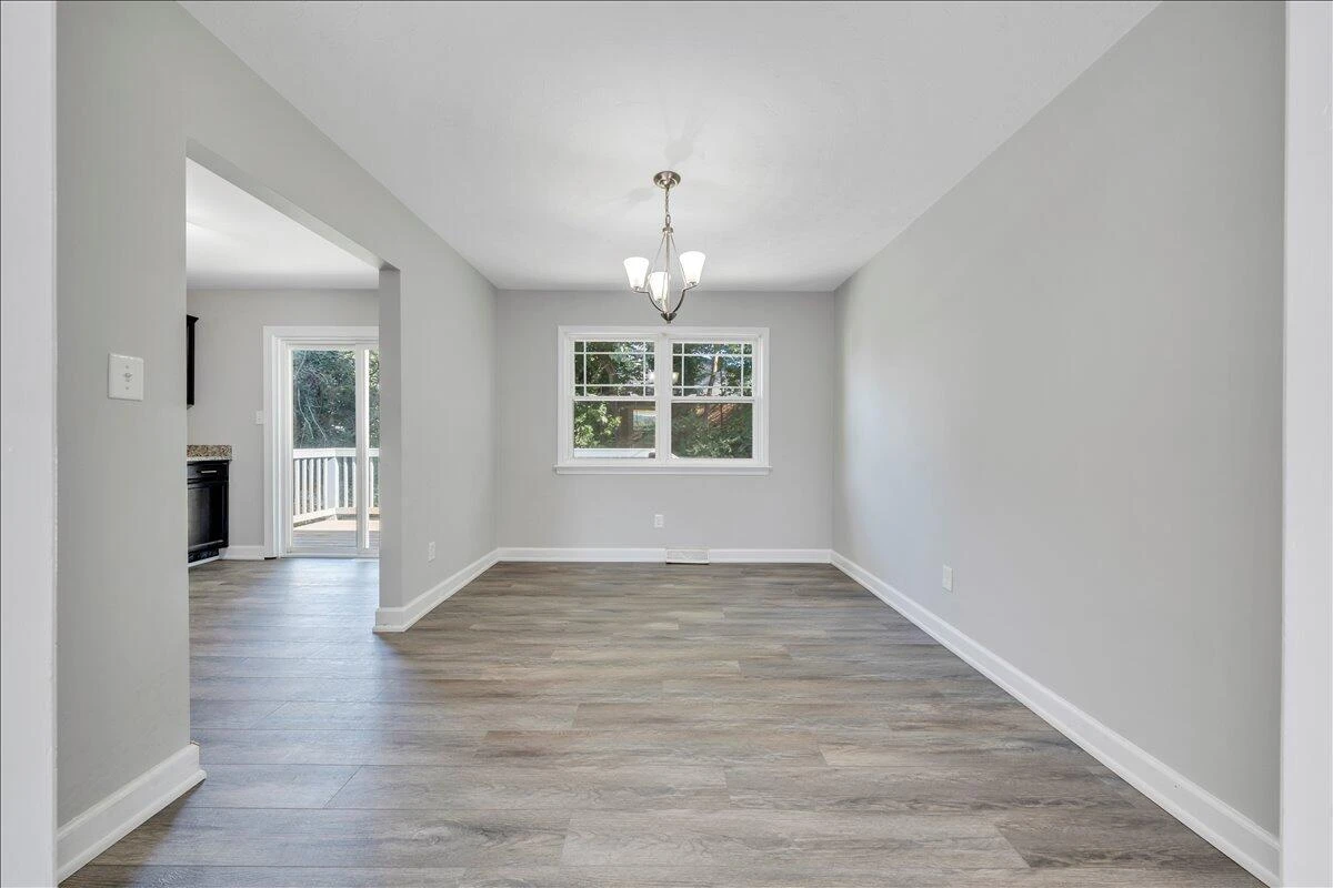 1048 Grove LN - Photo 8