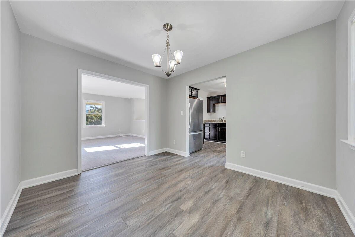 1048 Grove LN - Photo 9
