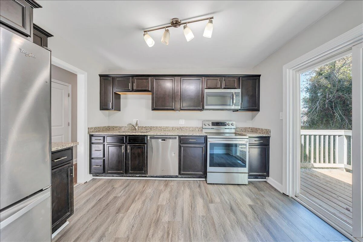 1048 Grove LN - Photo 12