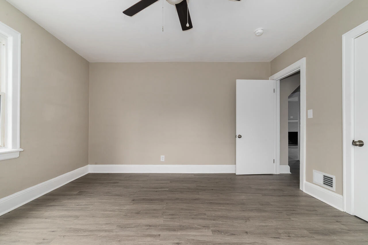 1215 Crescent ST NW - Photo 21